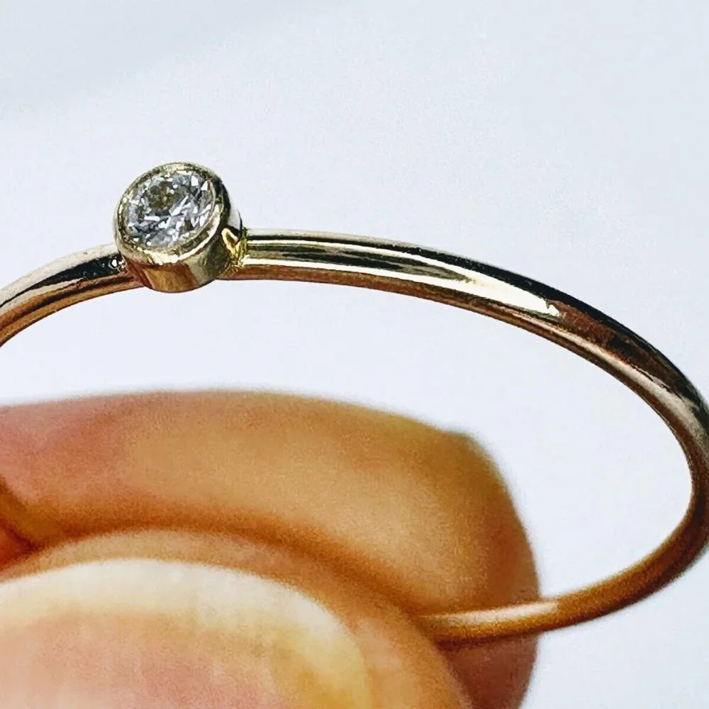 14K yellow gold 0.03ct G/VS2 round brilliant Solitaire Diamond stackable ring - Picture 3 of 8